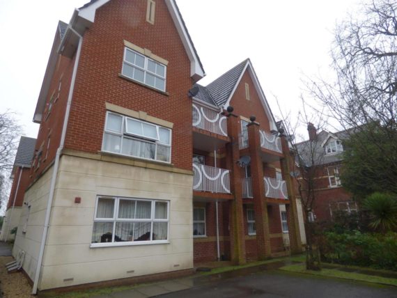 1 bedroom Detached t...